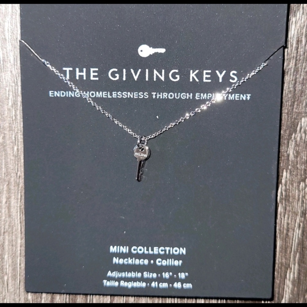 MINI KEY SILVER NECKLACE - NEW